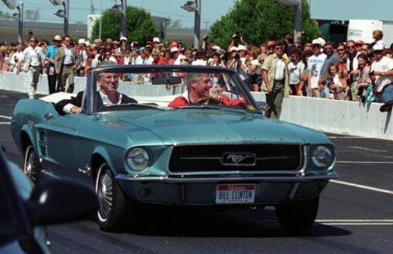 ford-e-celebrita-mustang-convertible