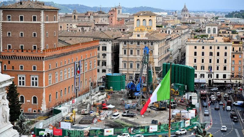 082340208-489c19b8-186e-4e05-936e-bf1b2ffc5533 asfalto dei miracoli