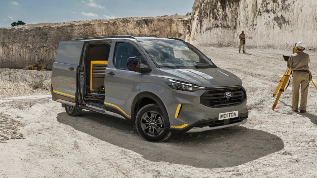 ford-transit_custom-eu-extrerior_limited-16×9-2160×1215-silver-transit-custom.jpg.renditions.original regione piemonte veicoli commerciali