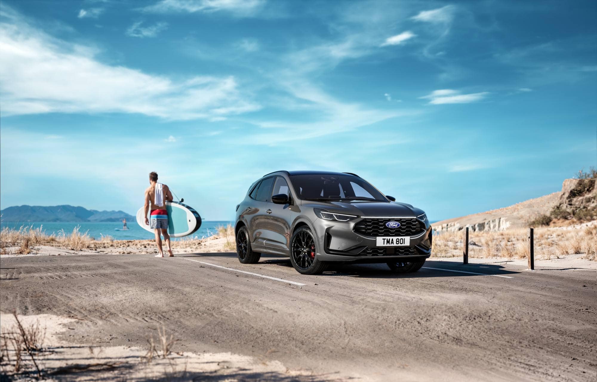 ford-kuga-black-package-geparkeerd-voorkant-min asfalto dei miracoli